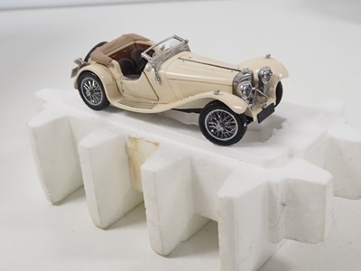 Lot 142 - A group of 1:24 scale FRANKLIN MINT diecast...