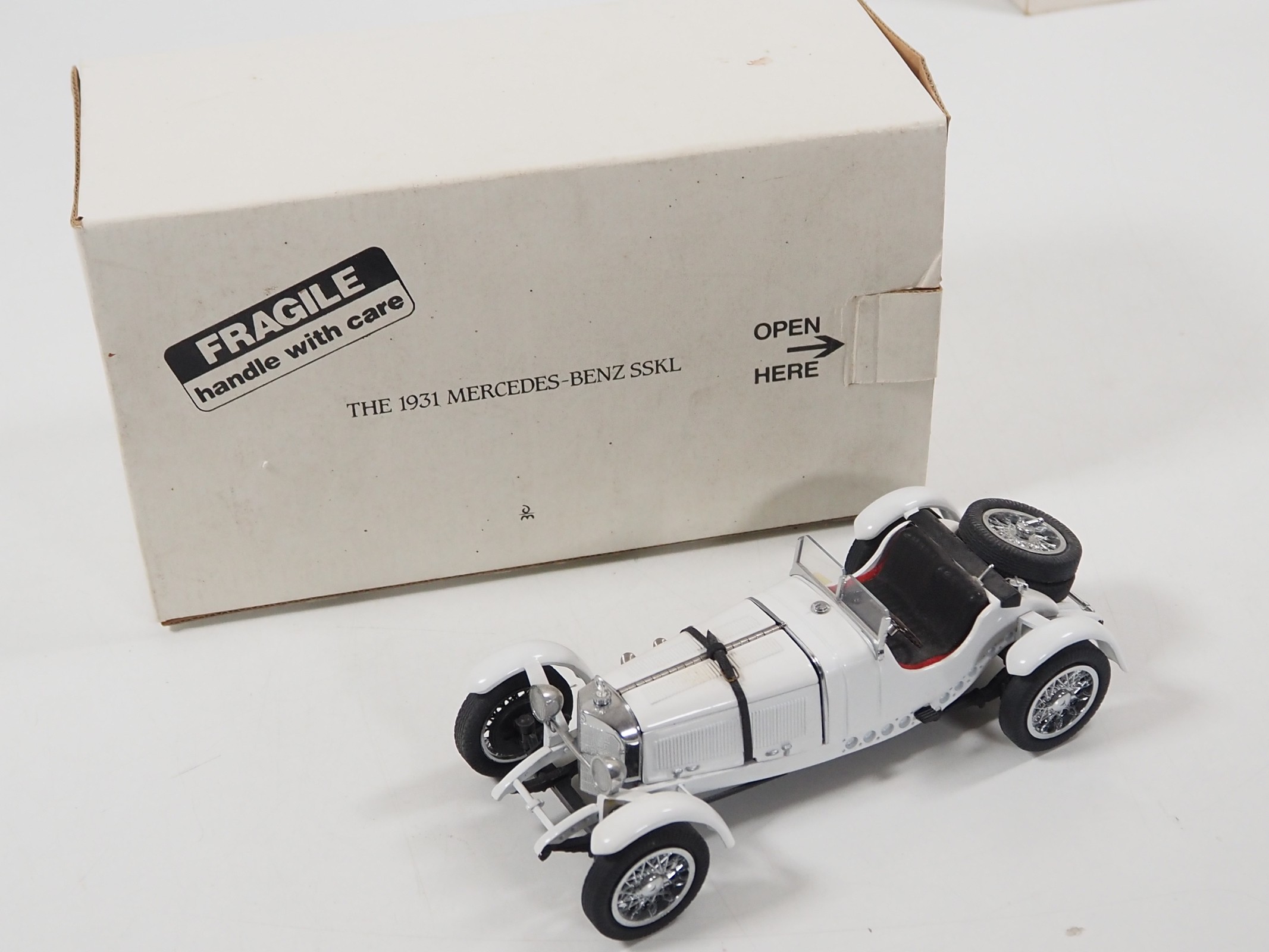 Lot 143 - A group of 1:24 scale DANBURY MINT diecast