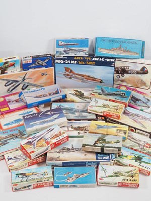 Lot 211 - A large group of boxed unbuilt plastic kits in...