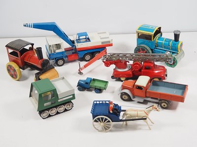 Lot 213 - A selection of unboxed tinplate/composite...