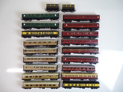 Lot 415 - OO SCALE MODEL RAILWAYS: A quantity of unboxed...