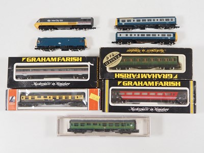 Lot 253 - A group of boxed and unboxed N gauge rolling...