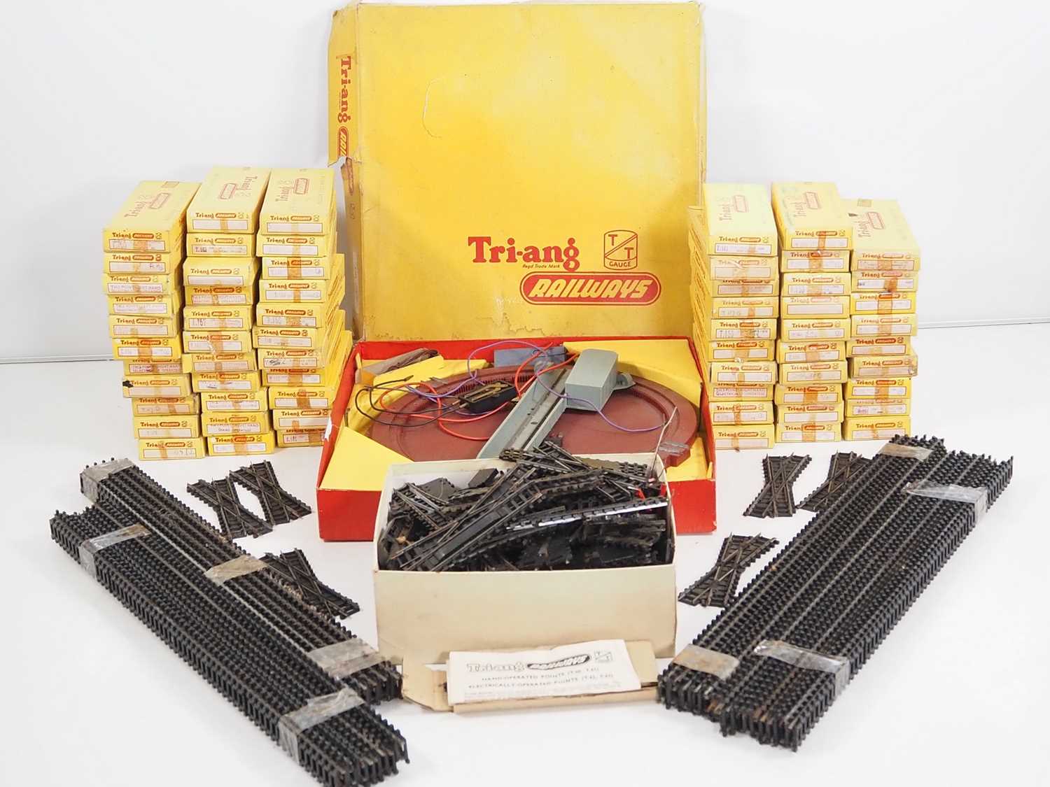 Lot 262 - A large quantity of TRIANG TT gauge boxed and...