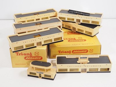 Lot 265 - A large quantity of mostly TRIANG TT gauge...