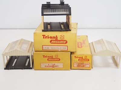 Lot 265 - A large quantity of mostly TRIANG TT gauge...