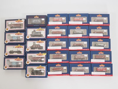 Lot 315 - A group of BACHMANN boxed OO gauge wagons...