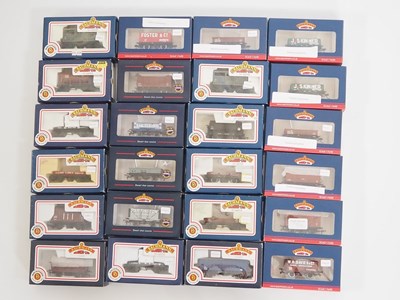 Lot 316 - A group of BACHMANN boxed OO gauge wagons...