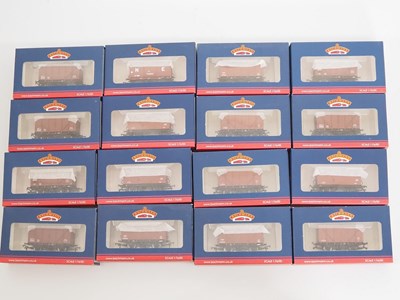 Lot 317 - A group of BACHMANN boxed OO gauge wagons...