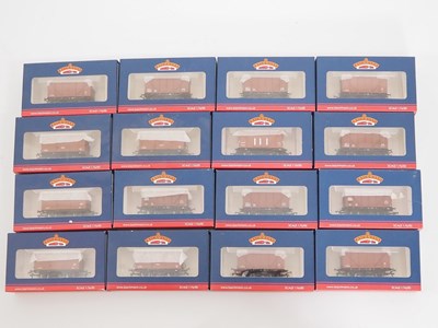 Lot 319 - A group of BACHMANN boxed OO gauge wagons...