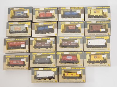 Lot 346 - A group of WRENN boxed OO gauge wagons of...