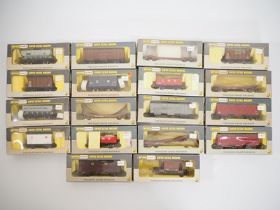 Lot 347 - A group of WRENN boxed OO gauge wagons of...