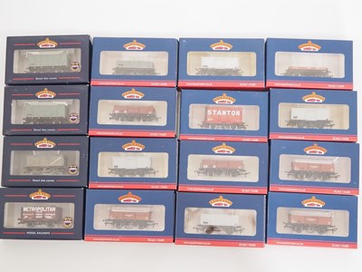 Lot 352 - A group of BACHMANN boxed OO gauge wagons...