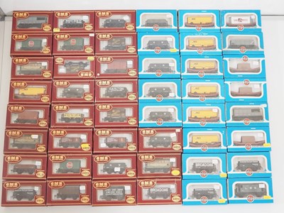 Lot 353 - A large group of AIRFIX boxed OO gauge wagons...