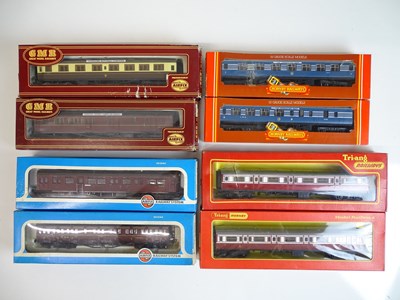 Lot 426 - OO SCALE MODEL RAILWAYS: A mixed group of...