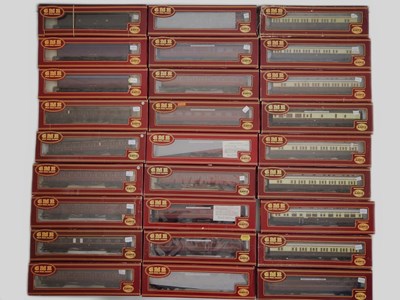 Lot 356 - A large group of MAINLINE boxed OO gauge...