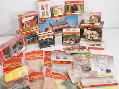 Lot 385 - A group of HORNBY buildings and accessories...