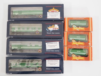 Lot 387 - An interesting group of OO gauge rolling stock...