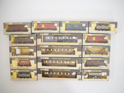 Lot 388 - A group of WRENN boxed OO gauge Pullman...