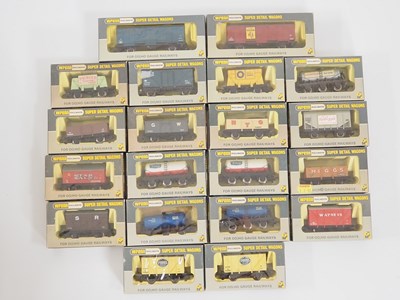 Lot 405 - A group of WRENN boxed OO gauge wagons of...