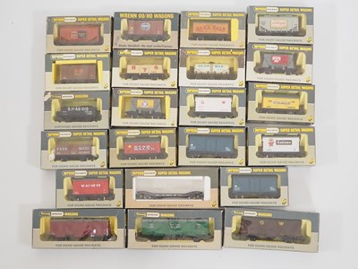 Lot 424 - A group of WRENN boxed OO gauge wagons of...