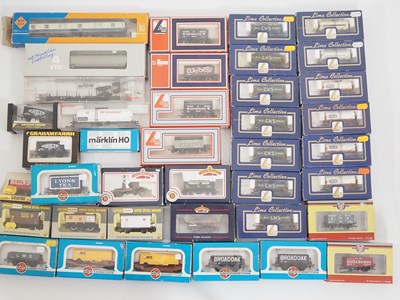 Lot 447 - A mixed group of OO / HO gauge rolling stock...