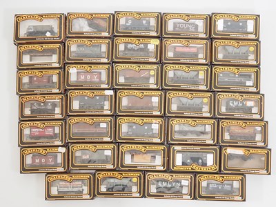 Lot 448 - A group of MAINLINE OO gauge wagons of various...