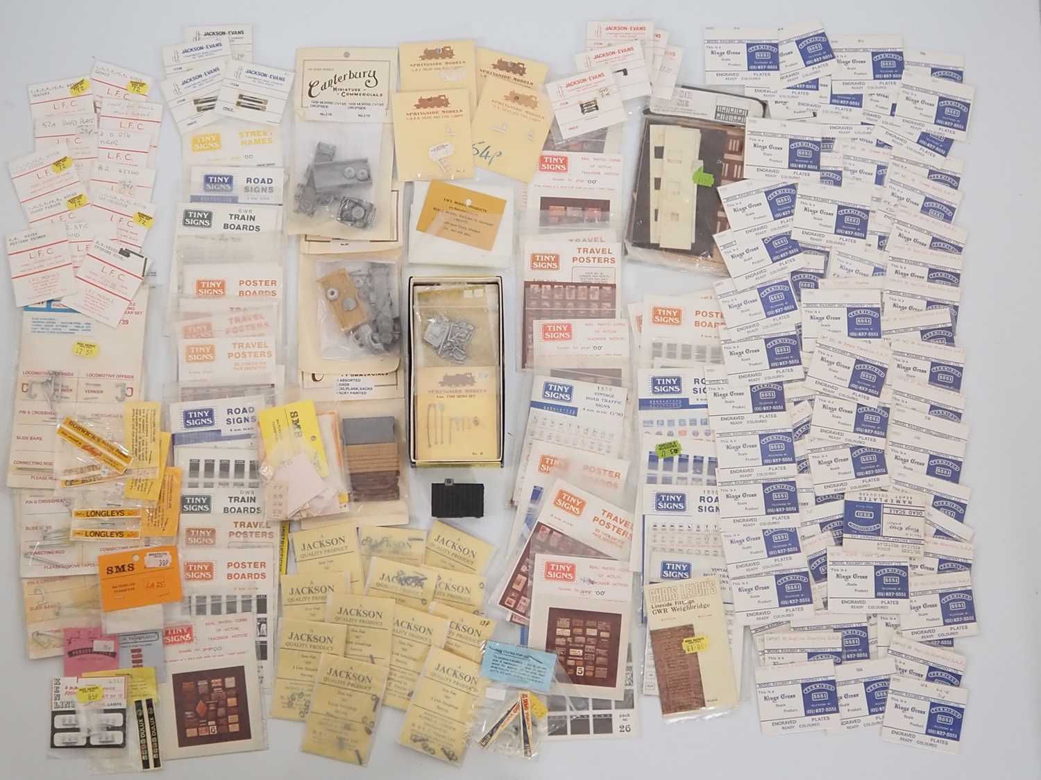 Lot 453 - A large quantity of OO gauge accessory packs...