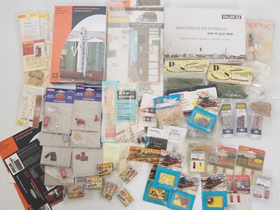 Lot 454 - A quantity of OO gauge kits and accessories by...