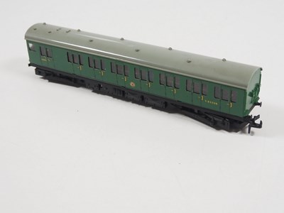 Lot 464 - A HORNBY DUBLO 3250/4150 3-rail OO gauge BR(S)...