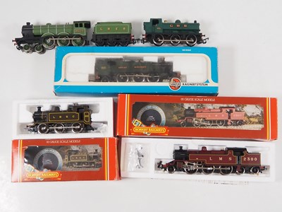 Lot 478 - A group of boxed and unboxed OO gauge steam...