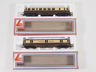 Lot 485 - A pair of LIMA OO gauge GWR railcars...