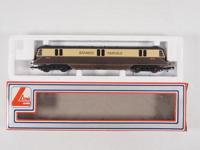 Lot 485 - A pair of LIMA OO gauge GWR railcars...