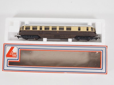 Lot 485 - A pair of LIMA OO gauge GWR railcars...