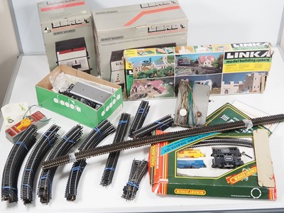 Lot 500 - A large quantity of OO gauge model railway...