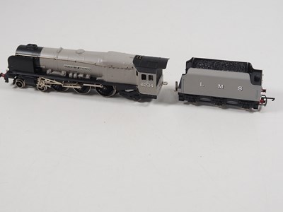 Lot 504 - A WRENN W2294 OO gauge Duchess Class steam...