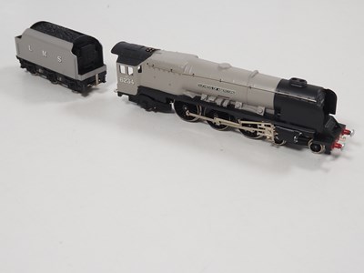 Lot 504 - A WRENN W2294 OO gauge Duchess Class steam...