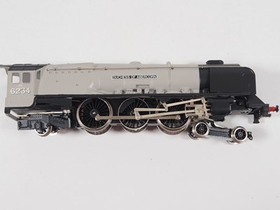 Lot 504 - A WRENN W2294 OO gauge Duchess Class steam...