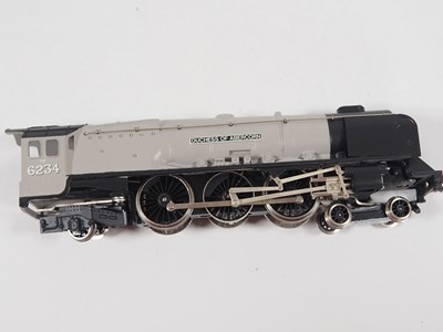 Lot 504 - A WRENN W2294 OO gauge Duchess Class steam...