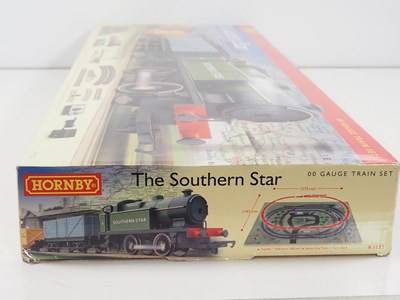 Lot 511 - A HORNBY R1132 OO gauge 'The Southern Star'...