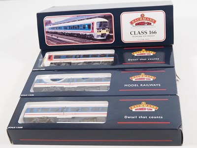 Lot 512 - A BACHMANN 31-025 OO gauge 3 car class 166...