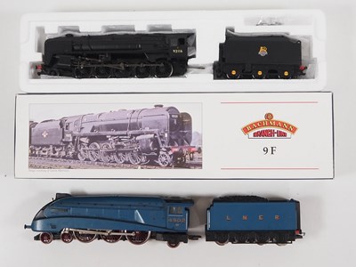 Lot 516 - A BACHMANN OO gauge boxed class 9F steam...