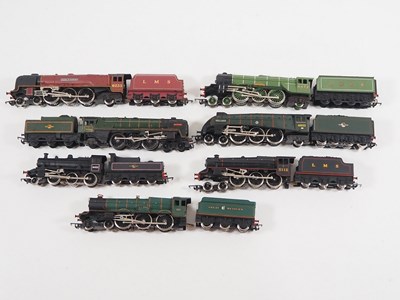 Lot 524 - A group of unboxed HORNBY OO gauge steam...