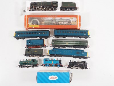 Lot 525 - A group of boxed and unboxed HORNBY OO gauge...