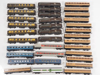 Lot 535 - A group of unboxed OO gauge coaches by FARISH,...