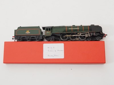 Lot 556 - A group of HORNBY DUBLO 3-rail OO gauge steam...