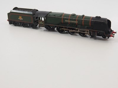 Lot 556 - A group of HORNBY DUBLO 3-rail OO gauge steam...
