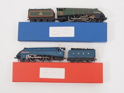 Lot 558 - A pair of unboxed HORNBY DUBLO 3-rail OO gauge...