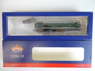 Lot 445 - OO SCALE MODEL RAILWAYS: A BACHMANN 32-430A...