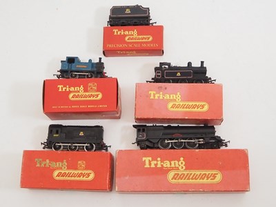 Lot 568 - A group of TRI-ANG OO gauge steam and diesel...