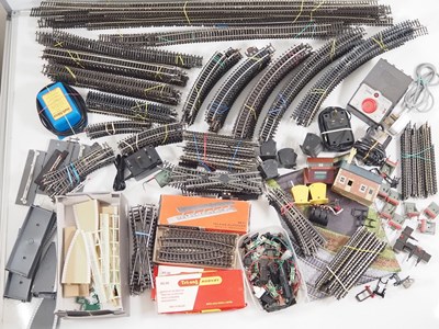 Lot 581 - A large quantity of OO gauge track,...